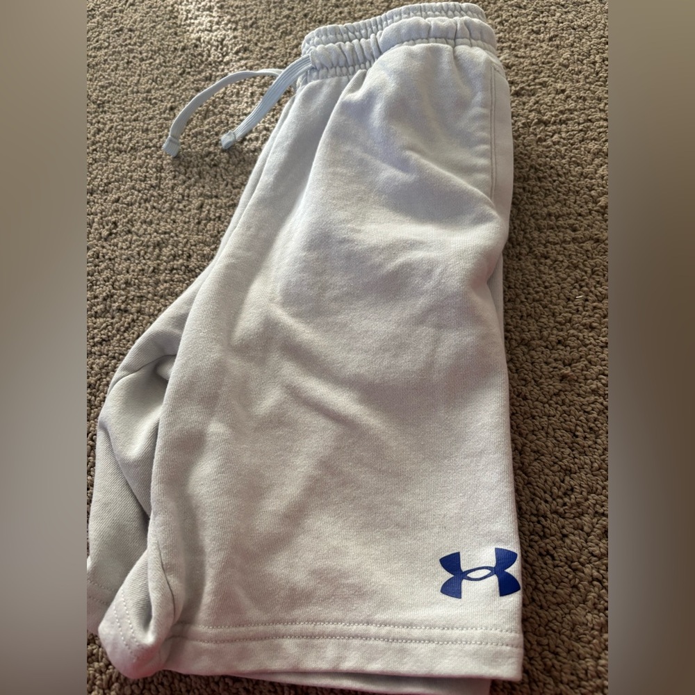 Boys under armour size medium light gray soft cotton pocket shorts